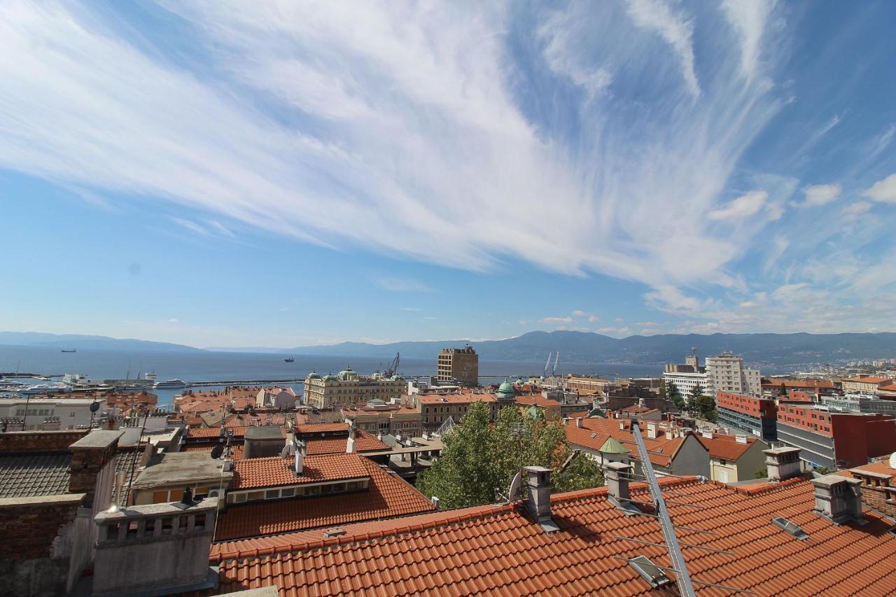 Penthouse Rijeka Centar Apartment Bagian luar foto