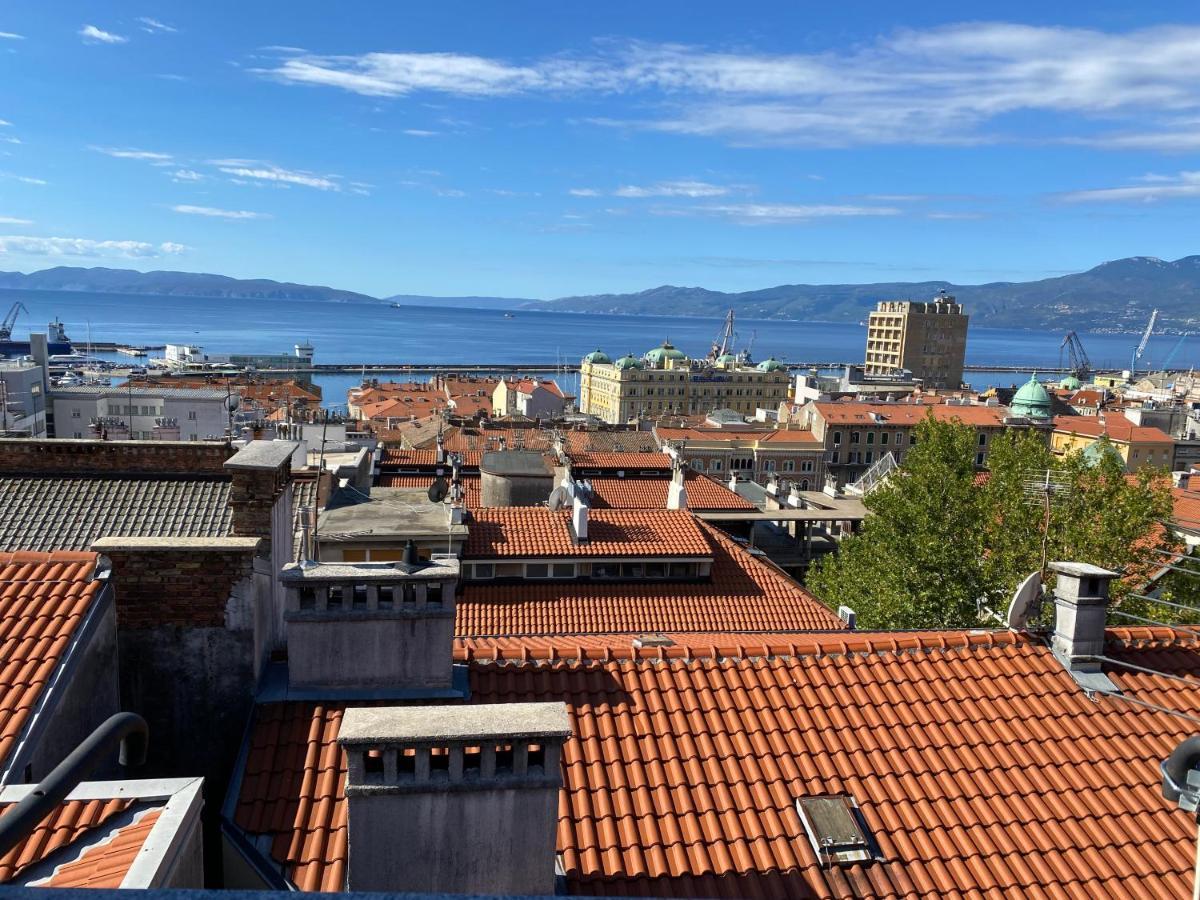 Penthouse Rijeka Centar Apartment Bagian luar foto