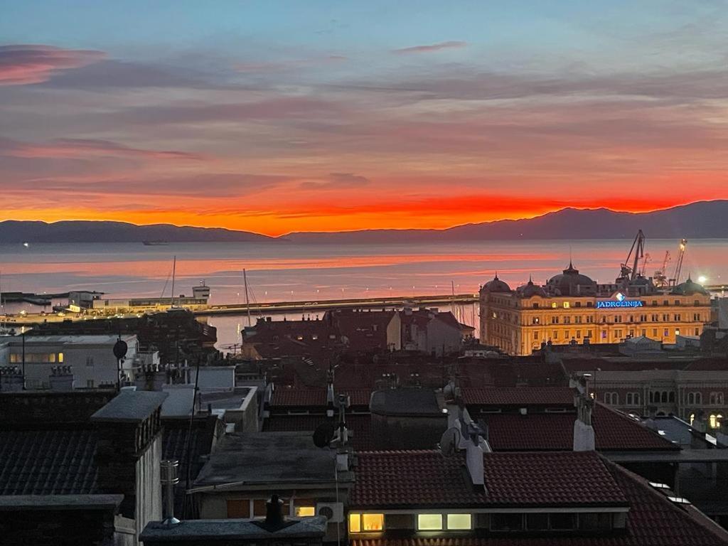Penthouse Rijeka Centar Apartment Bagian luar foto