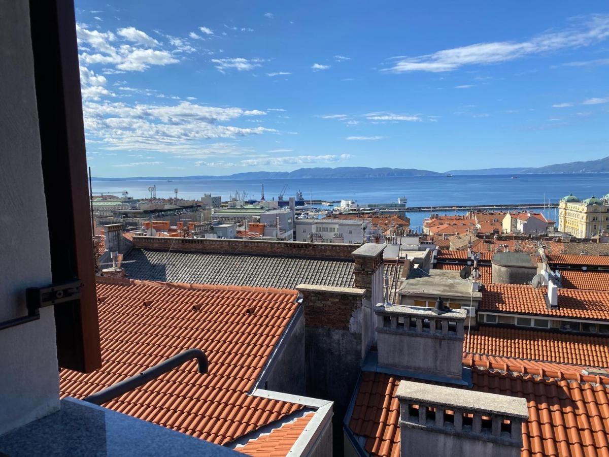 Penthouse Rijeka Centar Apartment Bagian luar foto